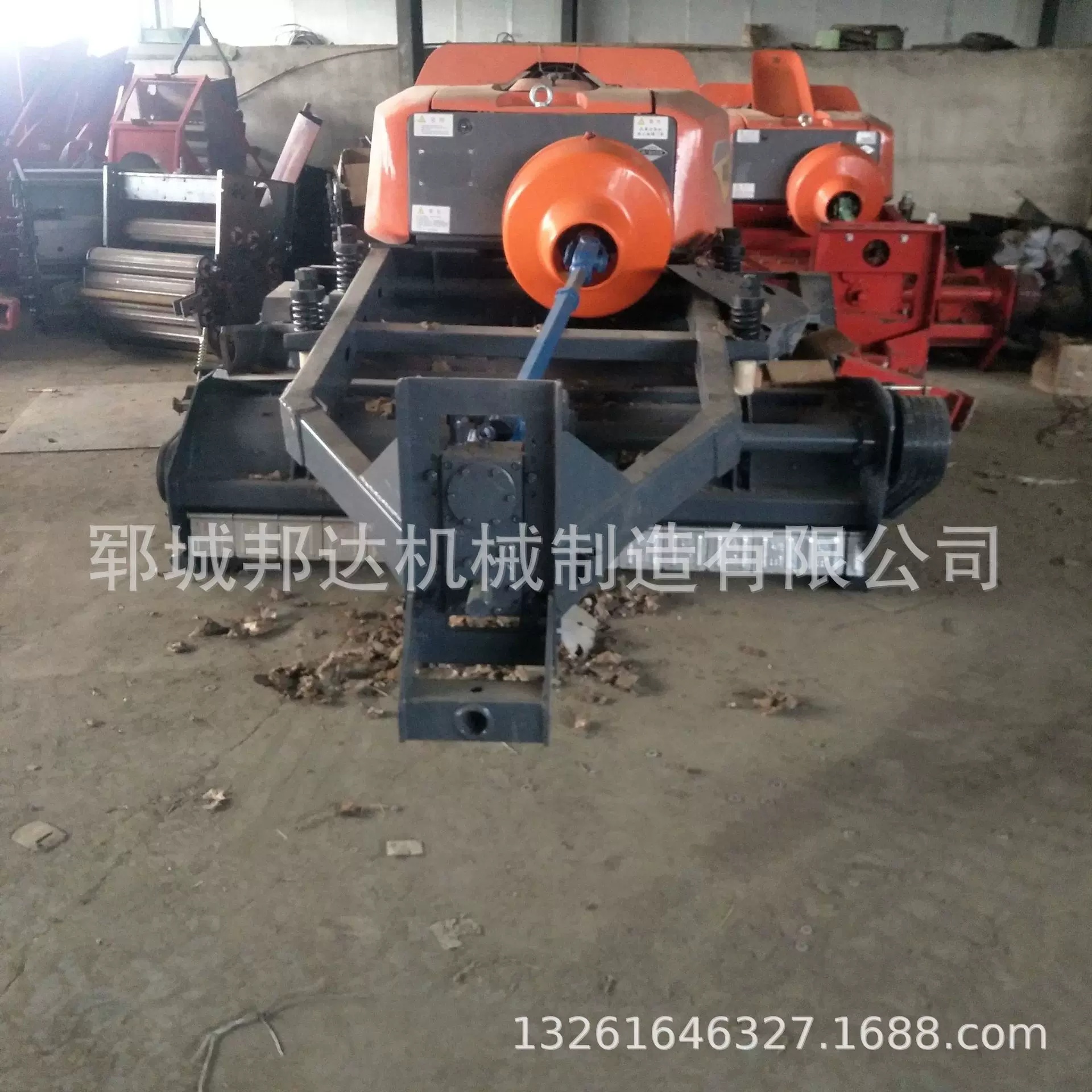 厂家直供四轮车带捡拾秸秆青储圆捆机自走式玉米秸秆粉碎打捆机