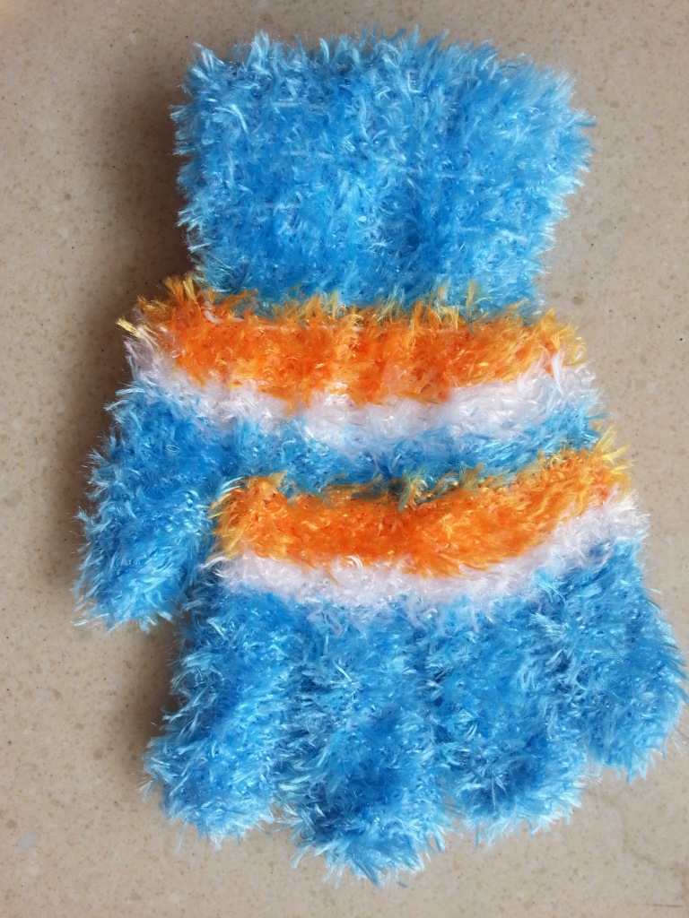 De punto de fábrica de invierno de doble capa de kindergarten caliente bolsa de escuela primaria niños jacquard guantes a rayas al por mayor