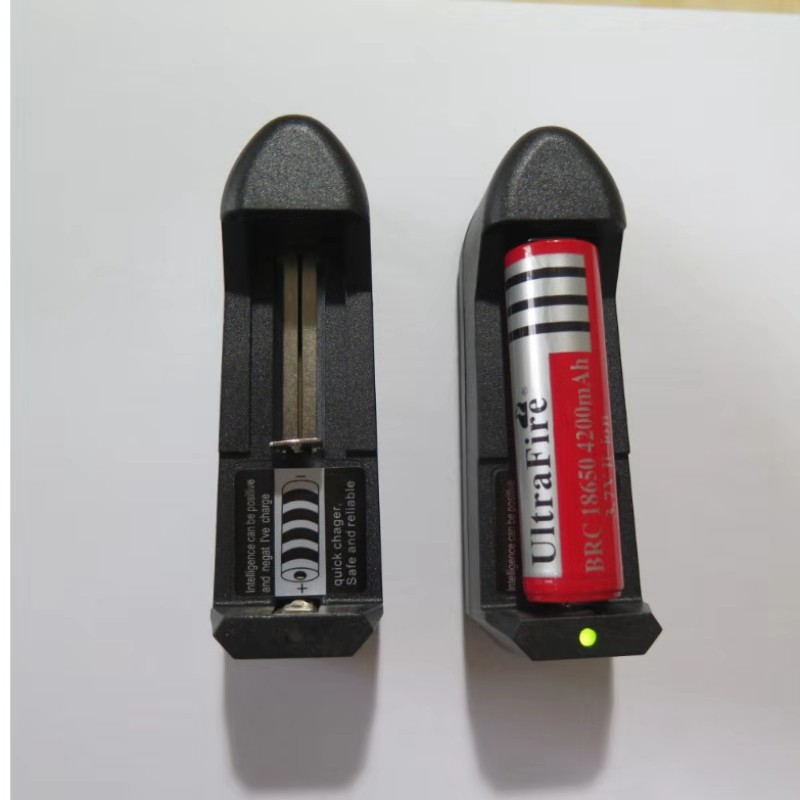 Factory direct 18650 charger 3.7V single slot single charge 16340 14500 18350 and other universal charger