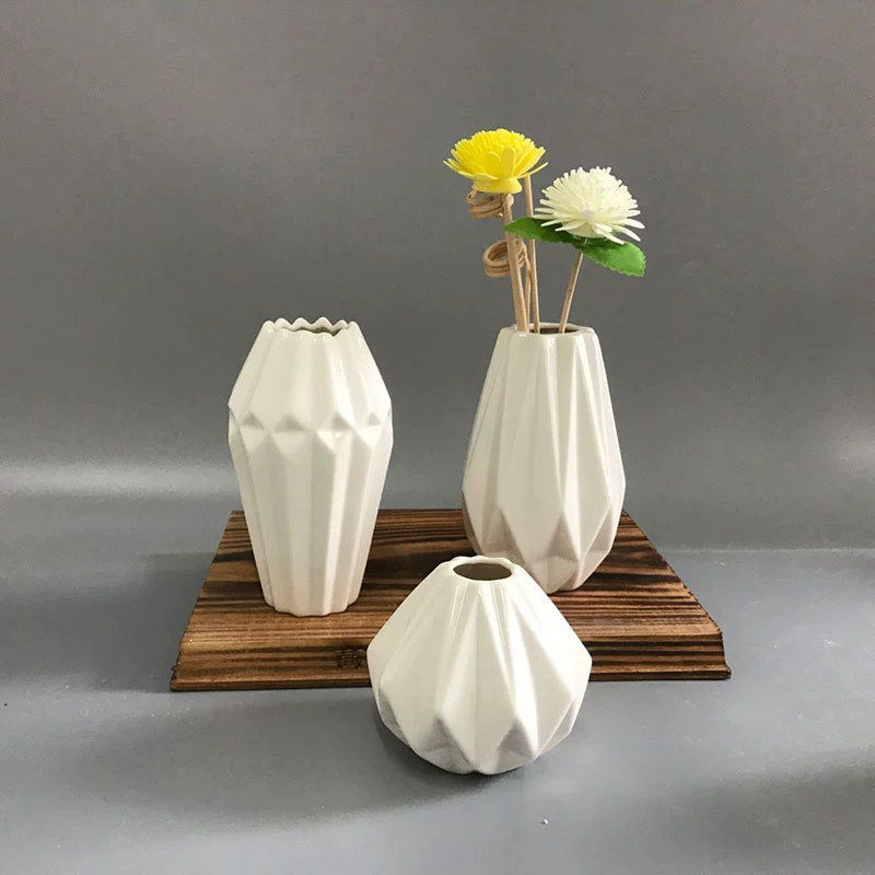 Креативная белая керамическая ваза, простое офисное украшение для дома, керамическая бутылка для ароматерапии, сушеный цветок, маленькие поделки