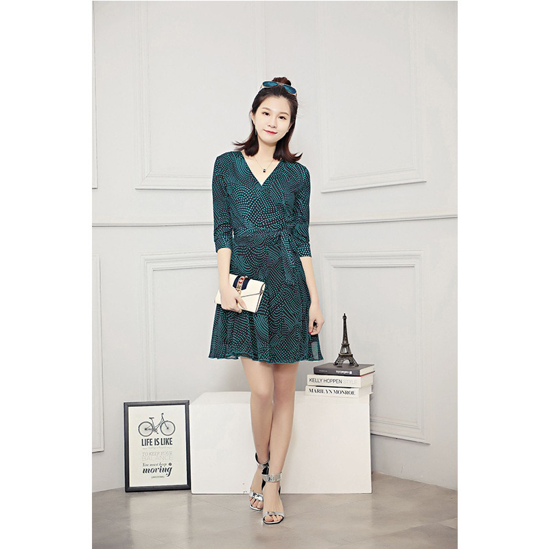 Summer Women's Green Wrap Dress, Slim Fit, Waist-Cinching Chiffon Dress, Printed Three-Quarter Sleeves, Large Hem Dress, Fashionable Summer Women's Green Wrap Dress, Slim Fit, Waist-Cinching Chiffon Dress, Printed Three-Quarter Sleeves, Large Hem Dress, Fashionable