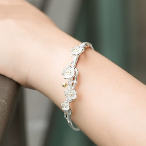Creative silver-plated plum blossom opening cherry blossom bracelet for women retro two-color flower bracelet handmade silver jewelry personalized jewelry wholesale