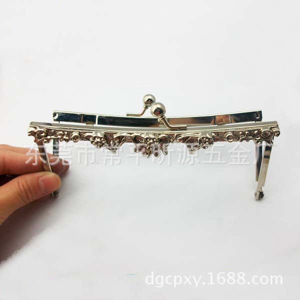 厂家供应宴会包辅料 ，钱包五金夹， 皮包夹具