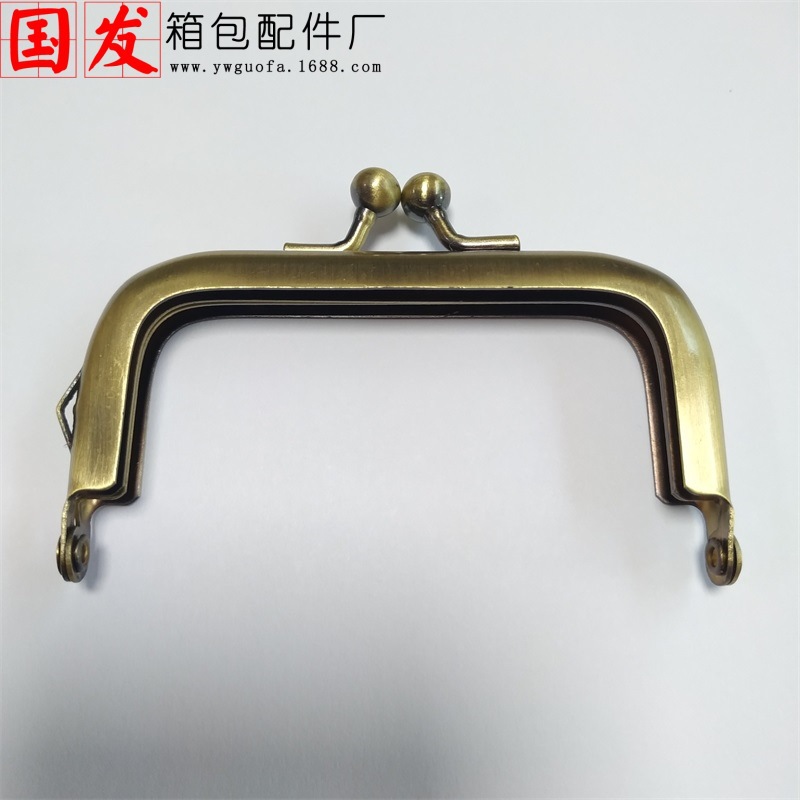 25 * 7.5cm cuadrados en relieve con agujeros de tornillo boca de oro bronce boca de oro accesorios de bolsa