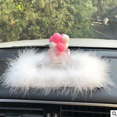 Diamond-encrusted car anti-slip mat Diamond car anti-slip mat Car feather diamond-encrusted mat Mobile phone navigation instrument panel anti-slip mat