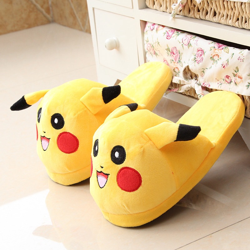 Creativo japonés bolsillo hadas Pikachu Kabi bestia muñeca pareja zapatillas de felpa zapatos del piso en stock pelo recto