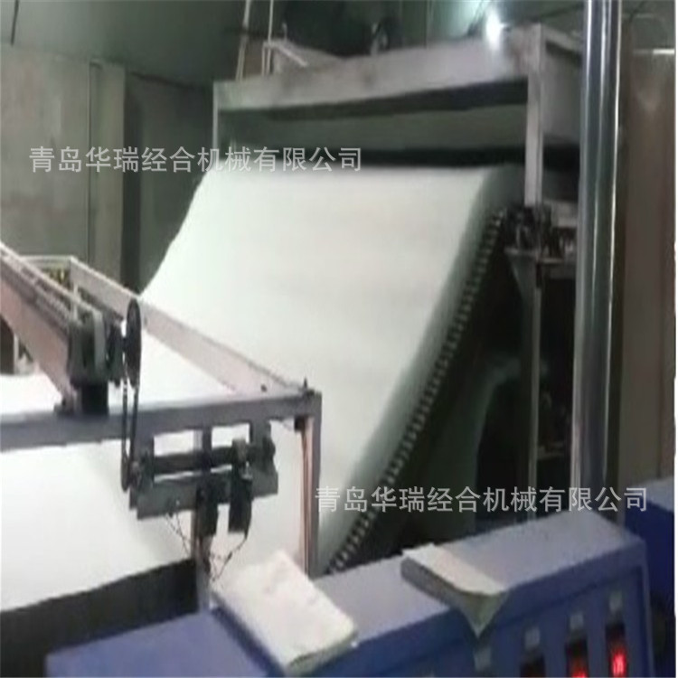 青岛华瑞经合厂家制造喷胶棉设备流水线      喷胶棉机器设备