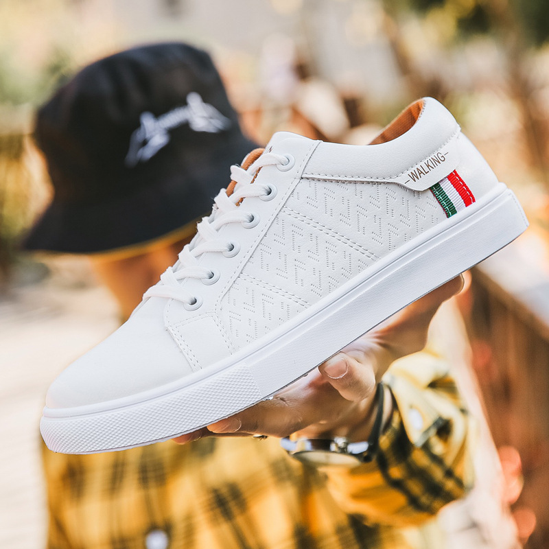 Zapatos transfronterizos zapatos de moda para hombres 2023 nuevos zapatos blancos Zapatillas de moda coreanas zapatos casuales deportivos para hombres a juego