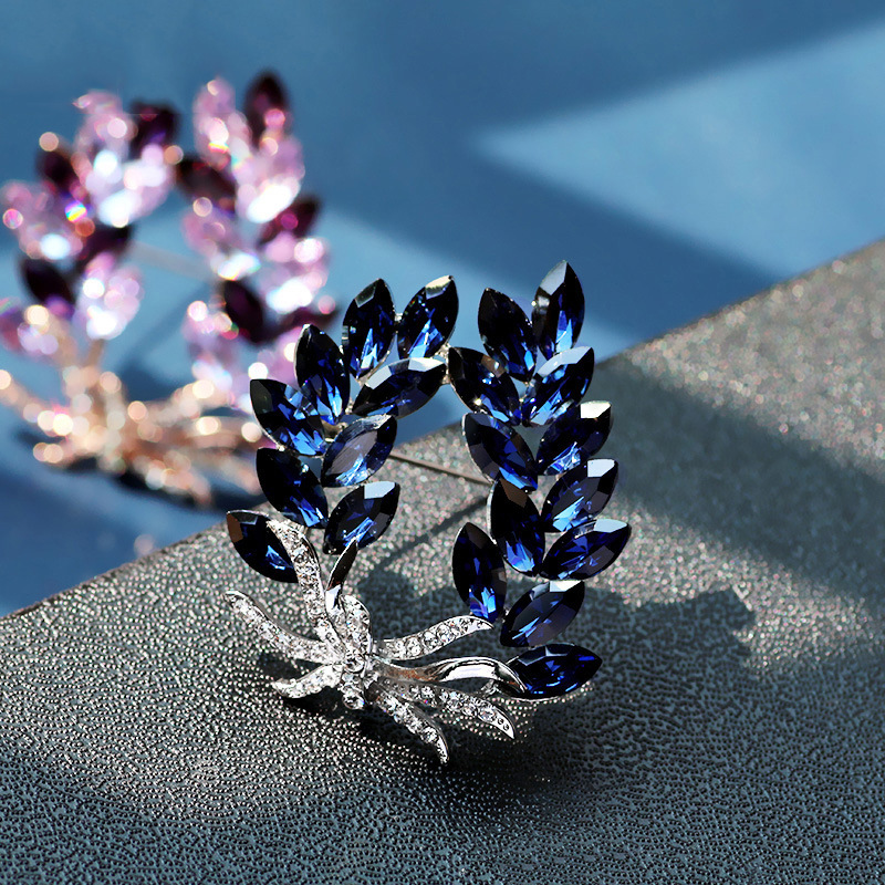 Nuevo cristal Bauhinia bouhinia broche de gama alta temperamento femenino anti-exposición pin diamante incrustado oído de trigo ramillete traje Accesorios