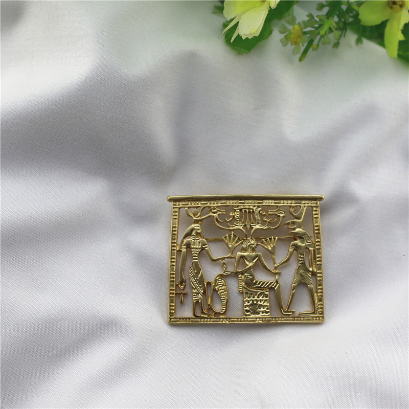 Broche égyptienne pharaon baroque doré mat style vintage palais_voghion.com