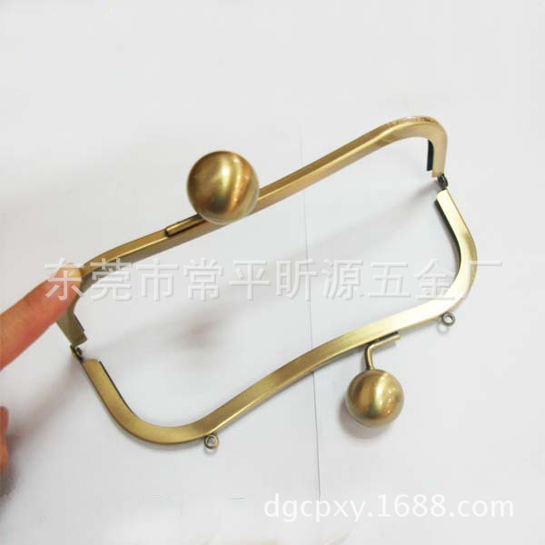 供应大圆头手袋五金 ， 手袋口架 ，手袋配件  厂家直销