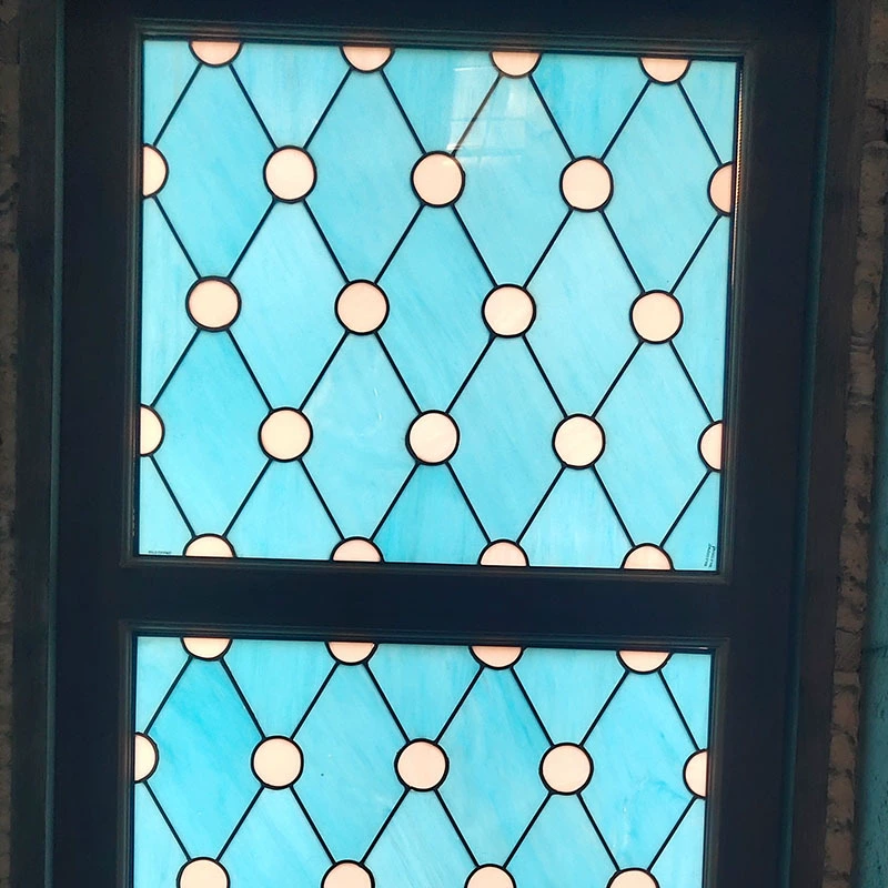 Производители для внешнеторговых рынков продают церковное стекло, стеклянные купола, декоративное стекло для баров и художественное стекло на заказ.