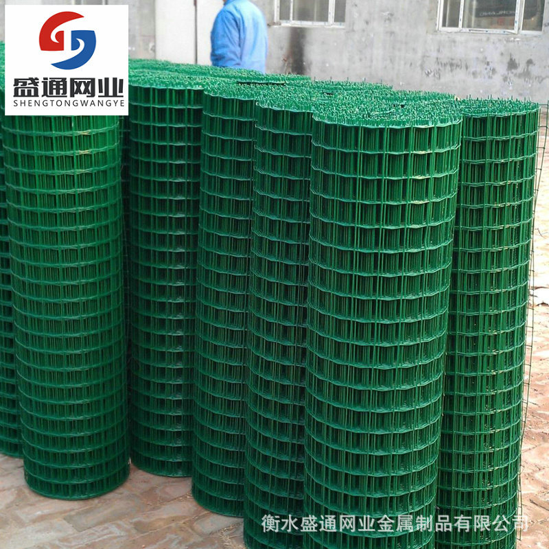 盛通厂家直销护栏网圈地养殖网荷兰网格铁丝网围栏包塑养鸡防护栏