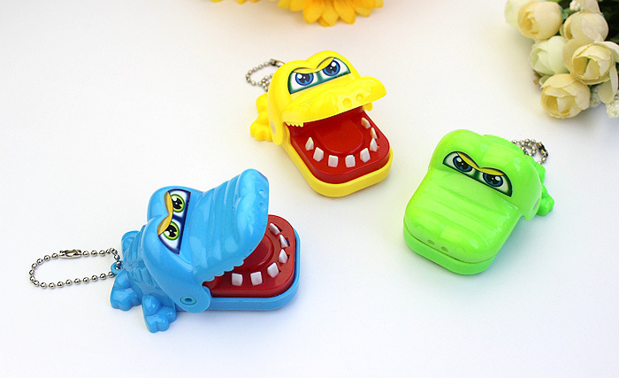 Dibujos animados nuevo exótico morder pequeño cocodrilo llavero Boca Grande cocodrilo parodia juguete divertido para niños