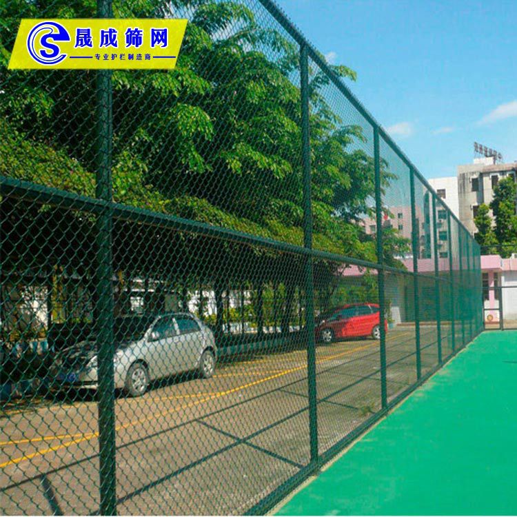 公园篮球场护栏网厂家体育场勾花铁丝包胶围网丝径尺寸网孔50*50