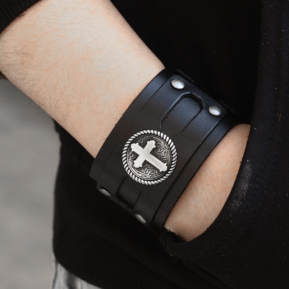 Pulsera de cuero de vaca de estilo punk popular europeo y americano Cruz ancha pulsera de cuero de los hombres transfronteriza Venta caliente fábrica al por mayor