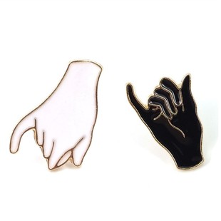 With the change of European and American New Palm brooch Joker backpack drip fashion street clothing badge in stock
