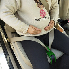 Car-mounted pregnant women's car seat belt regulator – specially designed for driver and passenger seats, featuring anti-chafing protection to safeguard both mom and baby.