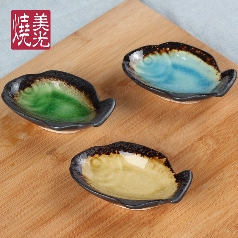 Factory direct selling creative fish -shaped ceramic small dish kitchen most uses seasoning dish ice crack glaze seasoning sauce vinegar plate