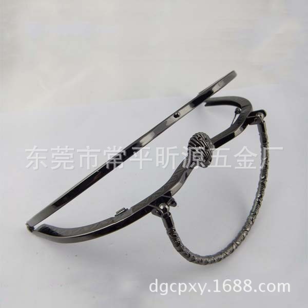 厂家供应扫黑色凹腰提手银钱夹， 手袋金属口架 ，皮具五金