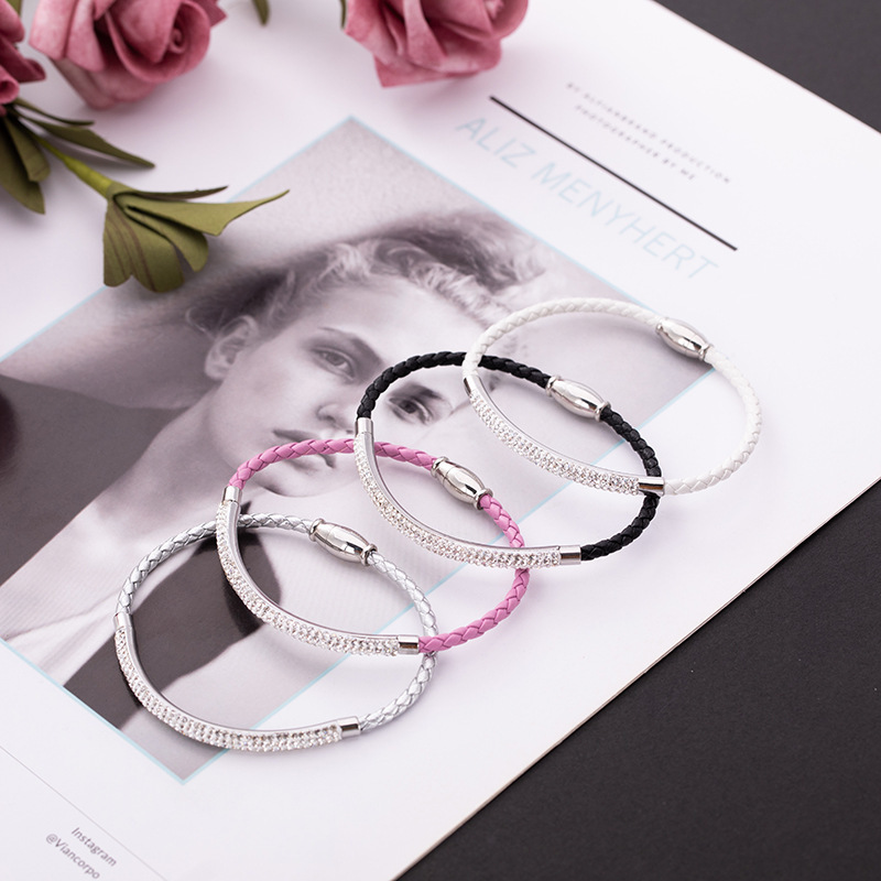 Stainless Steel Bracelet for Women with Diamond-Encrusted Magnetic Clasp, Geometric Magnetic Bracelet, Simple Style, Titanium Steel, Fashionable for Commuting