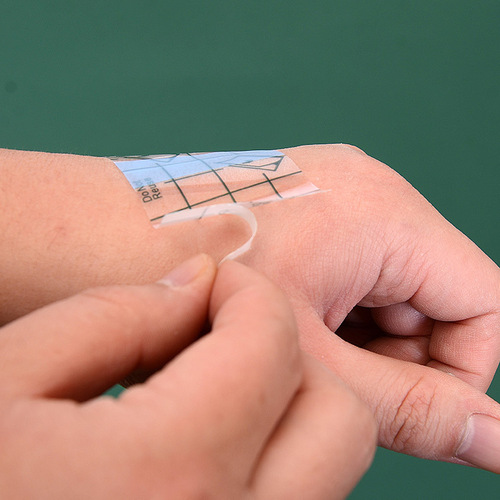 Grid PU film small roll breathable blank sticker roll material tattoo blank sticker grid PU film self-cut roll material acupoint blank sticker 