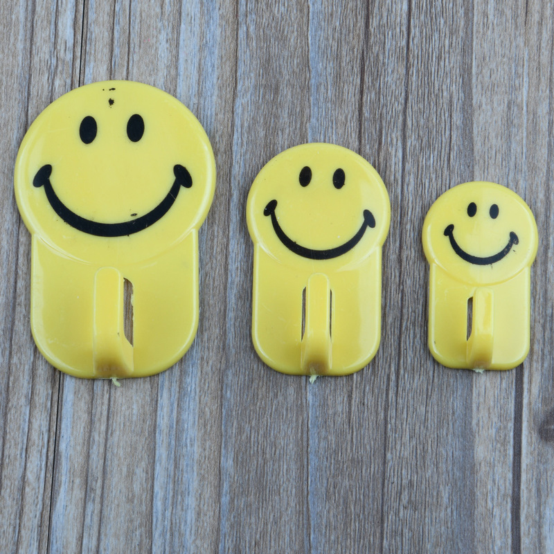 Batterson cute smiley face strong sticky towel hook large and medium size small size 3 pieces into 52g
