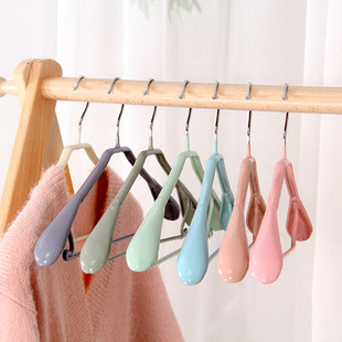 A large number of wholesale non-slip spoon hangers dip plastic home drying PVC dip ladyroot hangers frosted semicircle hangers