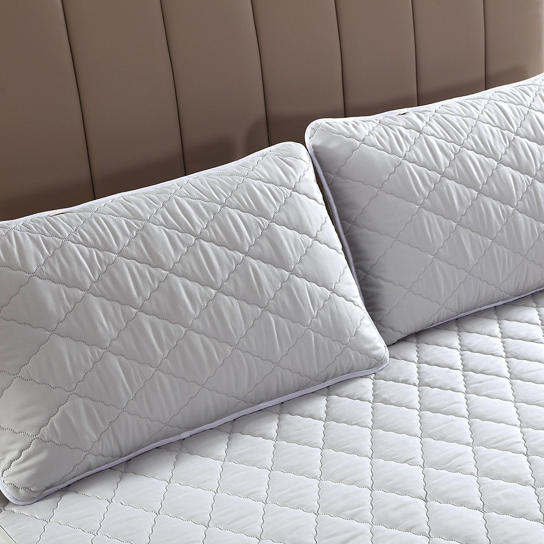 Amazon acolchado funda de almohada impermeable anti-saliva funda de almohada fábrica directa anti-ácaros cabeza aceite liner almohada cuero cabelludo