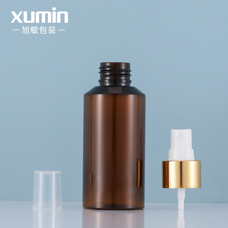 En stock botella de spray botella de embalaje cosmético aerosol blanco anillo de oro brillante hombro oblicuo PET puro botella de spray de rocío Xumin material de embalaje