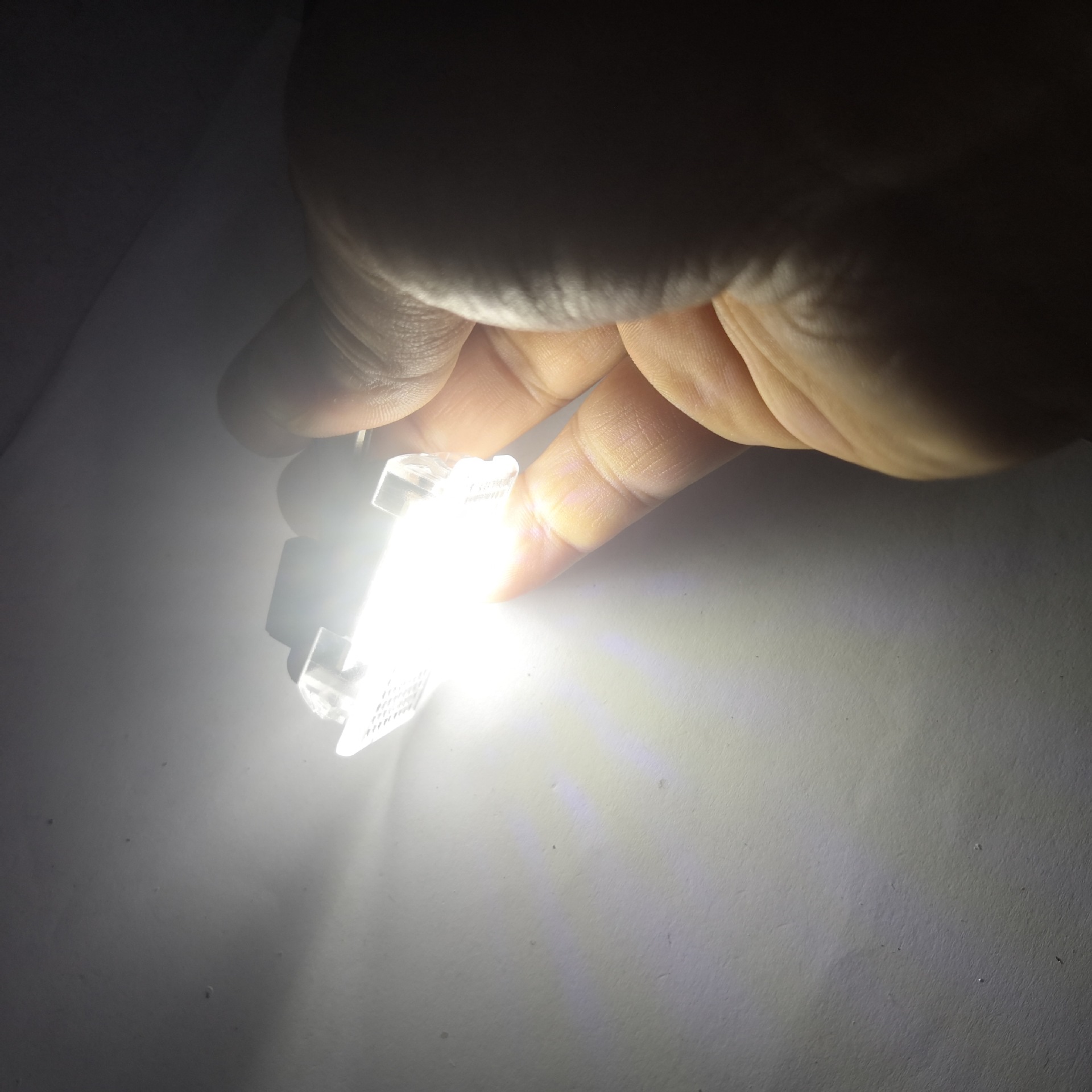 Modelo S Modelo X Modelo 3 aplicable Tesla luz LED pie kick luz del tronco luz de la puerta Luz de bienvenida