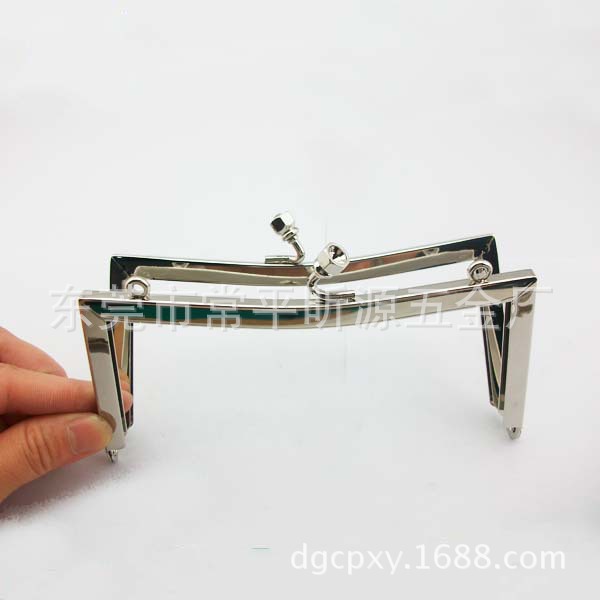 供应弹簧口金夹,锰片袋口夹,弹力袋口夹,手袋五金配件