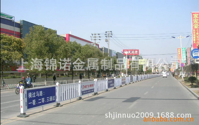 上海护栏网厂家批发 道路护栏网 波浪护栏网 交通护栏网
