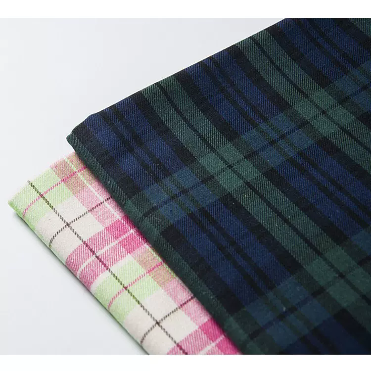 绿色圣诞桌布 21支高密斜纹法兰绒面料，女装衬衫面料 现货供应