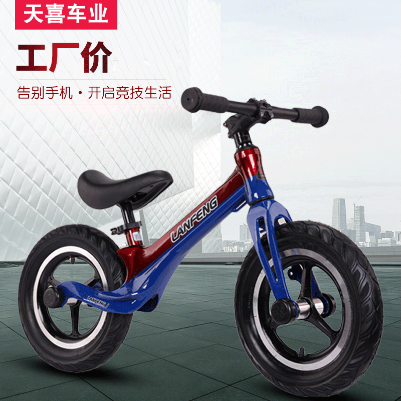 Fábrica al por mayor de los niños equilibrio coche inercia scooter de dos ruedas Walker bicicleta sin pedal