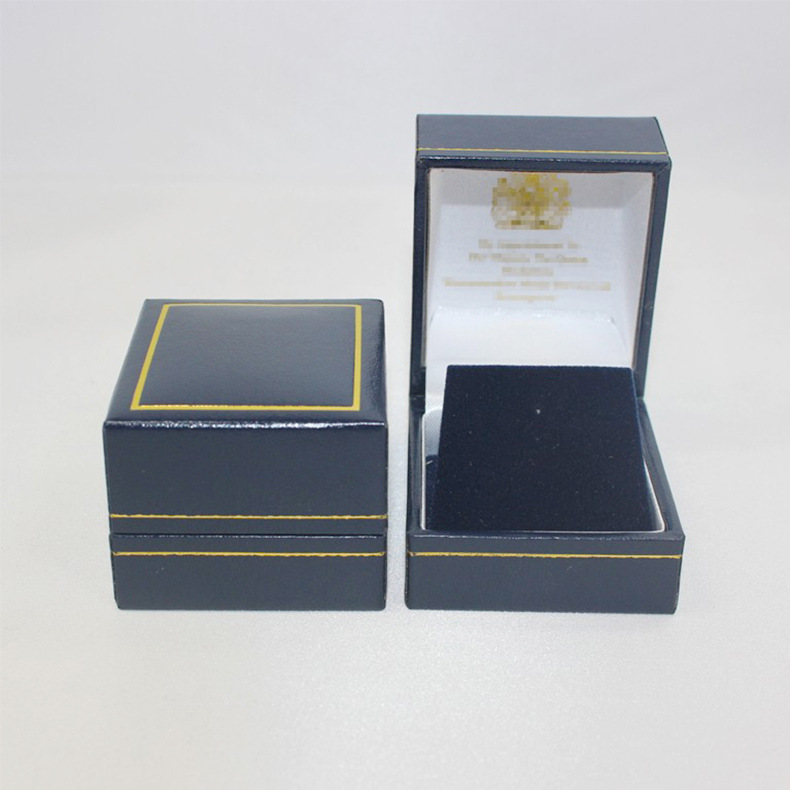 Caja de insignia personalizada azul oscuro relleno papel dorado marco oro alambre insignia broche caja de presentación División Huiban School packaging image 3