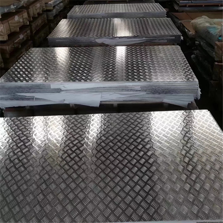 济南1060 3003五条筋花纹铝板 洒水车用花纹铝板 公厕用防滑铝板