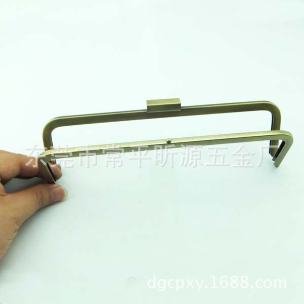 厂家供应皮具箱包辅料，手袋五金，晚宴包铰古铜色