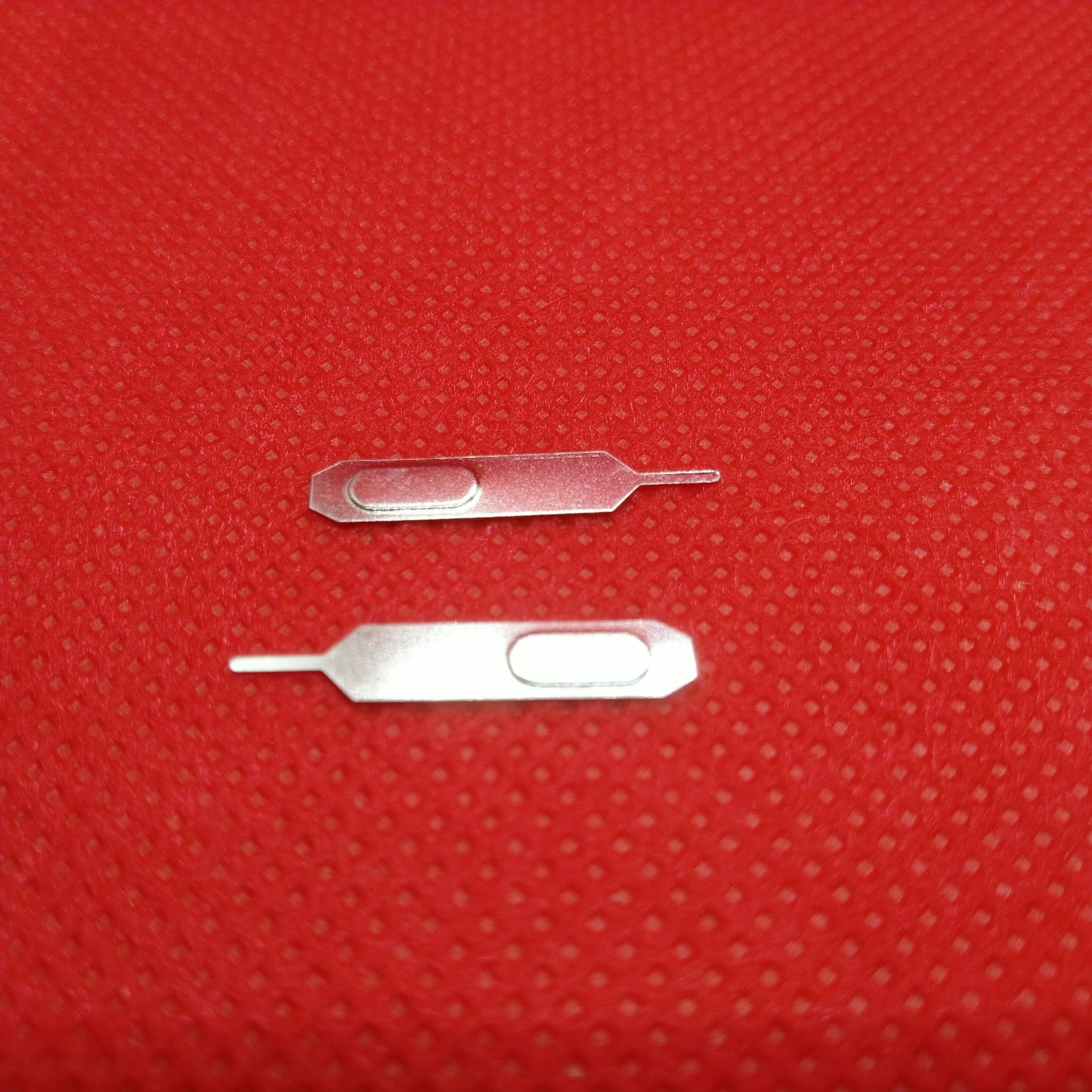 优惠批发电池点焊片纽扣电池正负极连接片电池插脚五金片