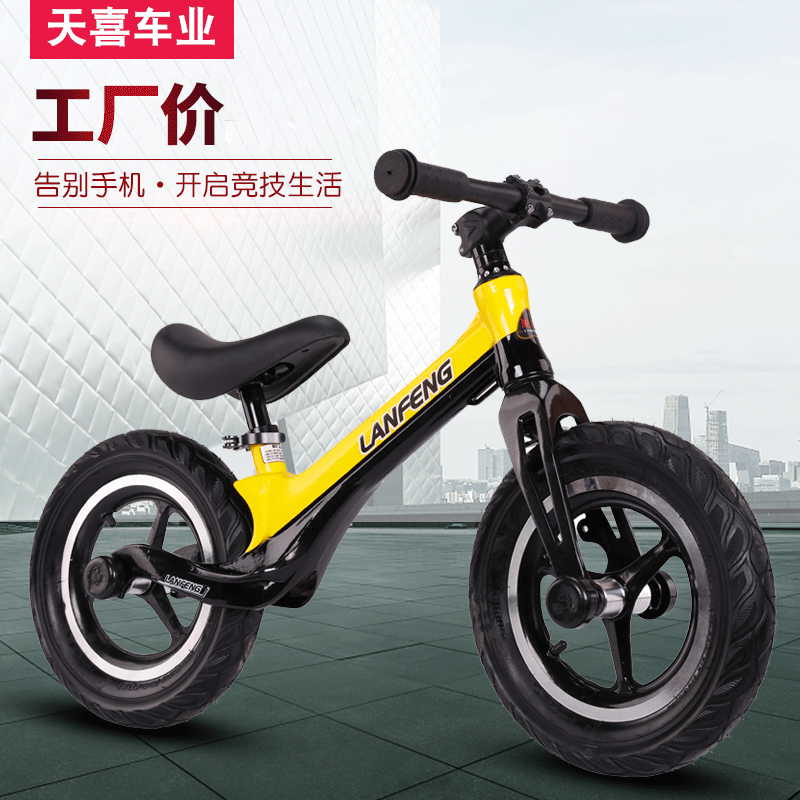 Fábrica al por mayor de los niños equilibrio coche inercia scooter de dos ruedas Walker bicicleta sin pedal