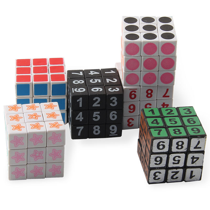 Mini descompresión suave de tercer orden Cubo de Rubik Diversión infantil introducción principiante 3CM Cubo de Rubik juguete en stock exportación transfronteriza