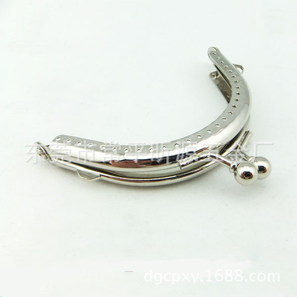 厂家供应半圆五金箱、包、珠宝盒、叻色手袋口，银色架玩具五金扣