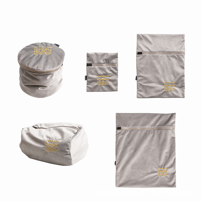 Бархатная сумка для одежды серебристо-серого цвета