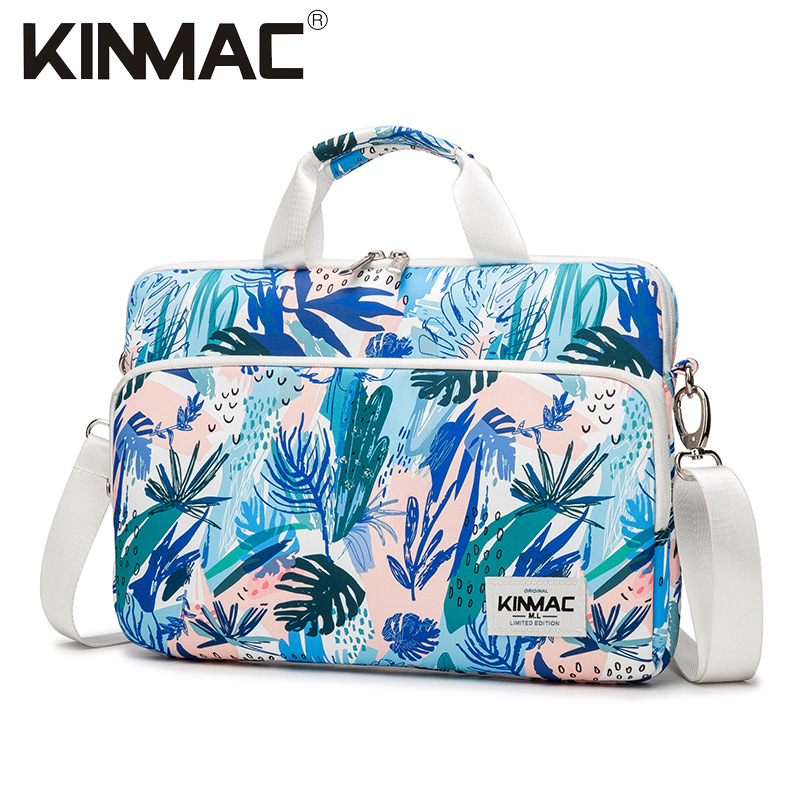 파란색 배경에 해초