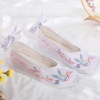 Clearance 2020 new lace embroidered Hanfu shoes female embroidered shoes, tillers, bow shoes, ancient style shoes, ancient costume cloth shoes