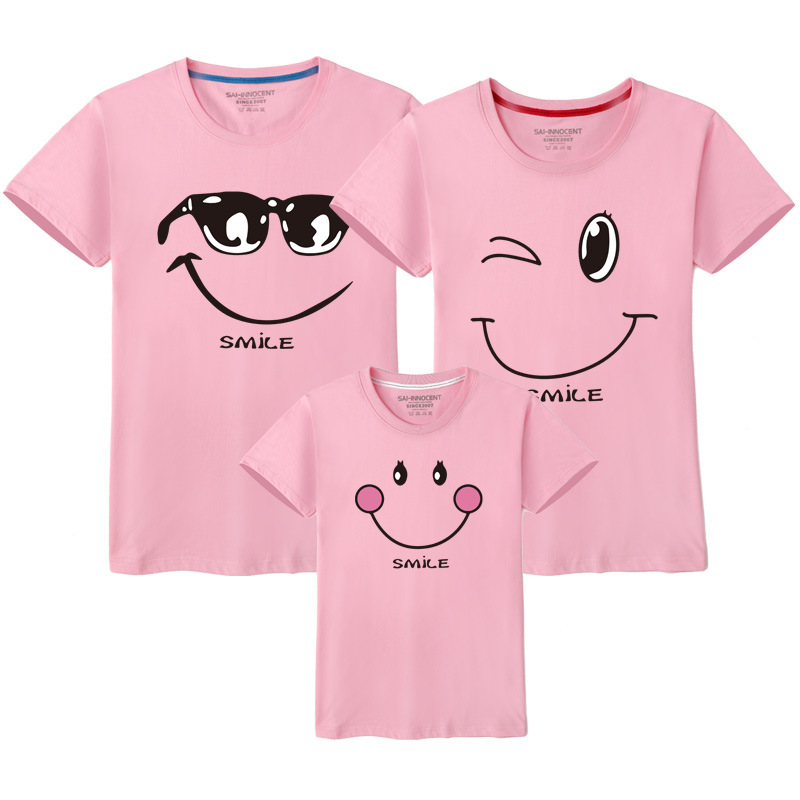 Fábrica al por mayor ropa de verano para padres e hijos Nueva familia de tres bocas de algodón refinado ropa para niños pareja de manga corta Camiseta de impresión de entrega