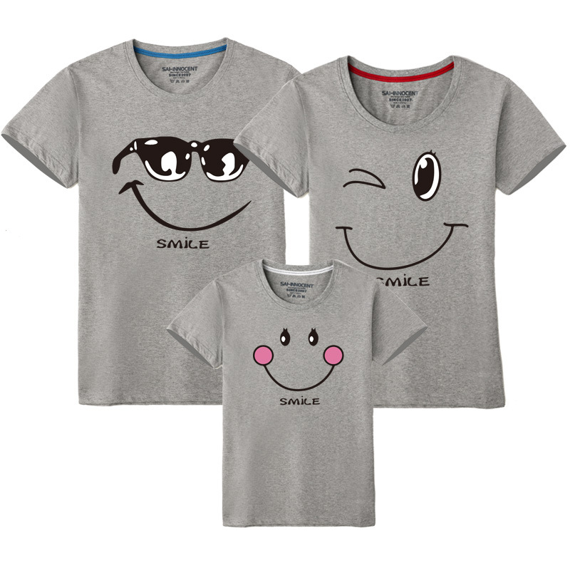 Fábrica al por mayor ropa de verano para padres e hijos Nueva familia de tres bocas de algodón refinado ropa para niños pareja de manga corta Camiseta de impresión de entrega