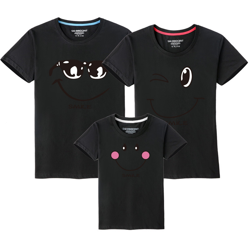 Fábrica al por mayor ropa de verano para padres e hijos Nueva familia de tres bocas de algodón refinado ropa para niños pareja de manga corta Camiseta de impresión de entrega