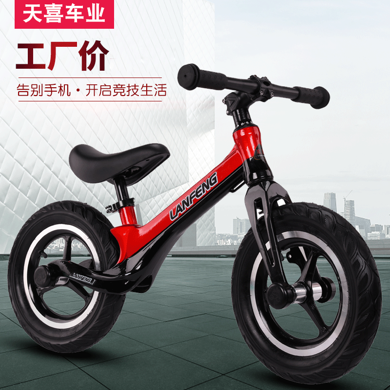 Fábrica al por mayor de los niños equilibrio coche inercia scooter de dos ruedas Walker bicicleta sin pedal