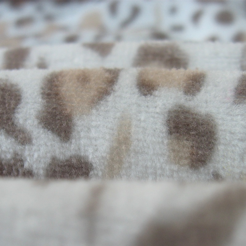 针织纬编棉涤剪绒豹纹活性印花CVC8020天鹅绒布运动夹克套装面料